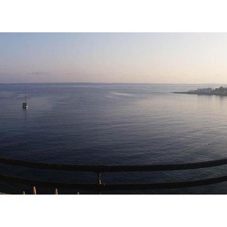 St Julians' Sea Front, Spectacular View, Apartment Сент Джулианс Экстерьер фото