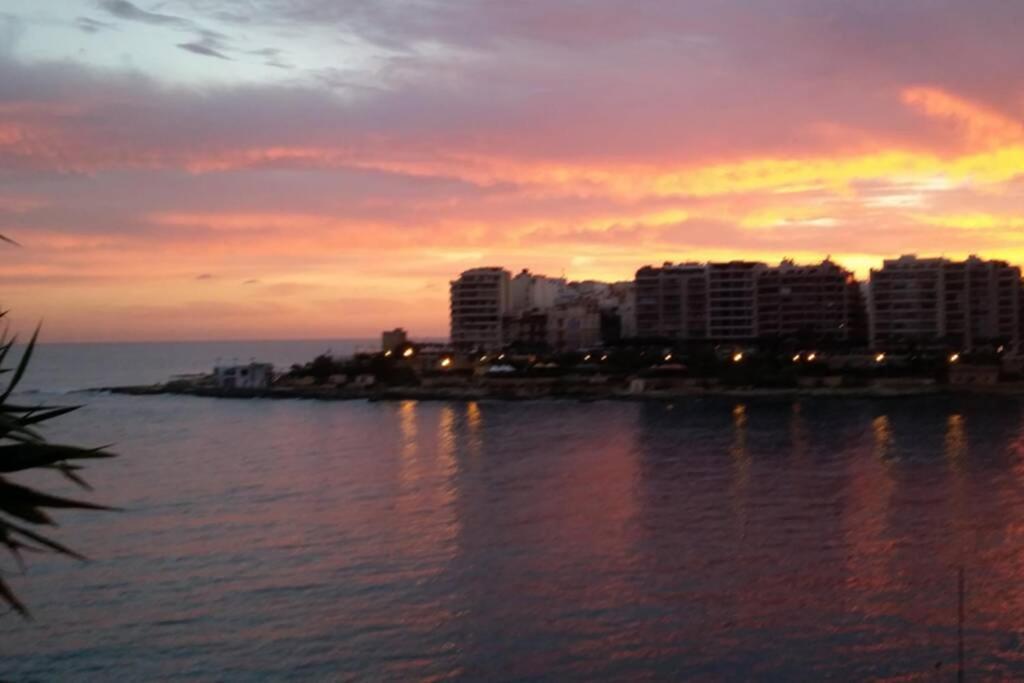 St Julians' Sea Front, Spectacular View, Apartment Сент Джулианс Экстерьер фото