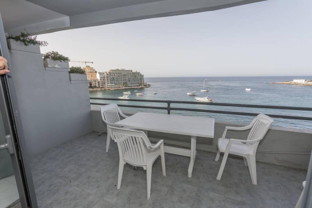 St Julians' Sea Front, Spectacular View, Apartment Сент Джулианс Экстерьер фото