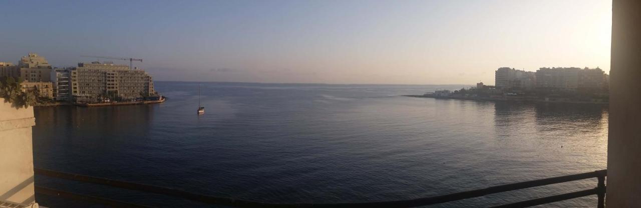St Julians' Sea Front, Spectacular View, Apartment Сент Джулианс Экстерьер фото