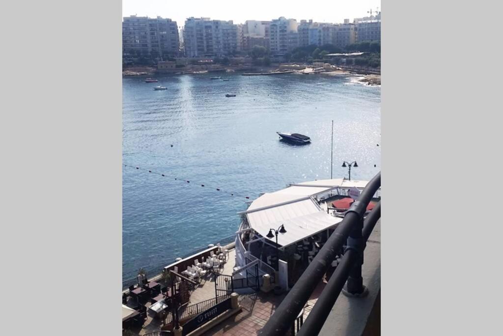 St Julians' Sea Front, Spectacular View, Apartment Сент Джулианс Экстерьер фото