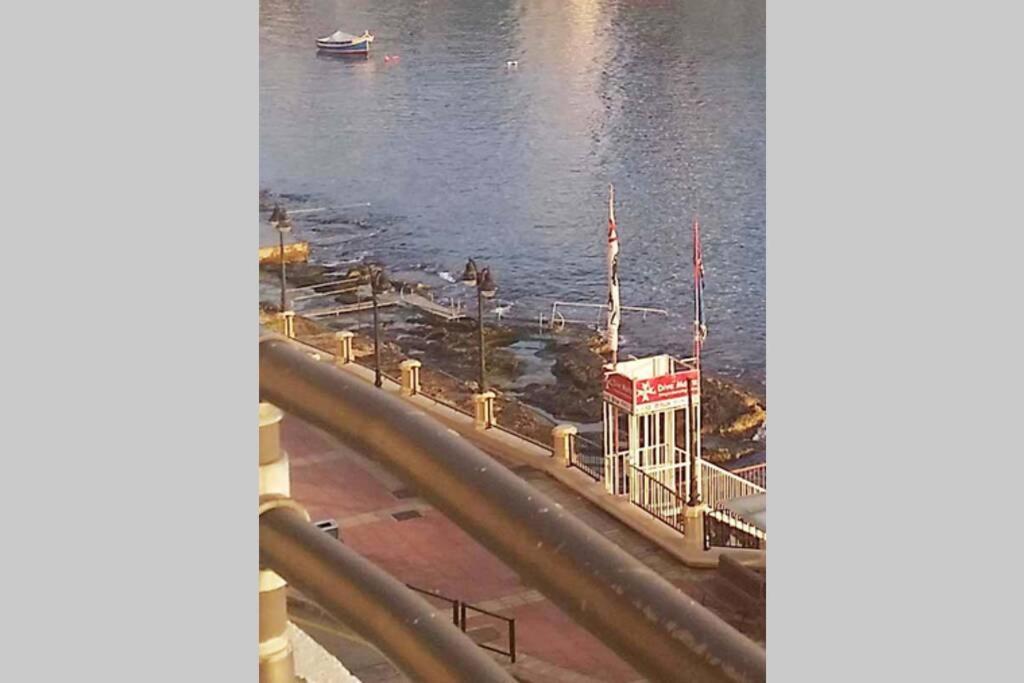 St Julians' Sea Front, Spectacular View, Apartment Сент Джулианс Экстерьер фото