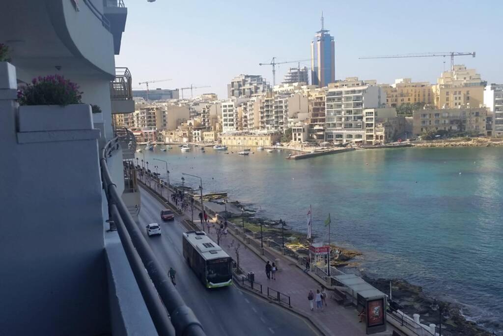 St Julians' Sea Front, Spectacular View, Apartment Сент Джулианс Экстерьер фото